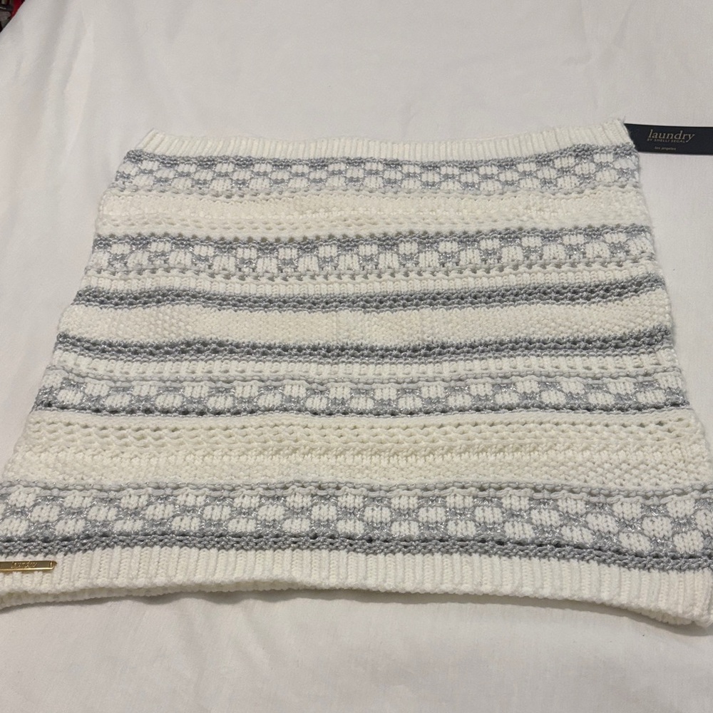 Laundry By Shelli Segal White and Silver fair isle Knit infinity neck Scarf NWT